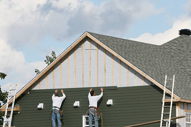 Professional Siding Contractor technician working in Elkton, VA